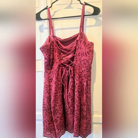 Von Maur Size L Chic Dusty Pink Embroidered Dress, NWT - Picture 6 of 6